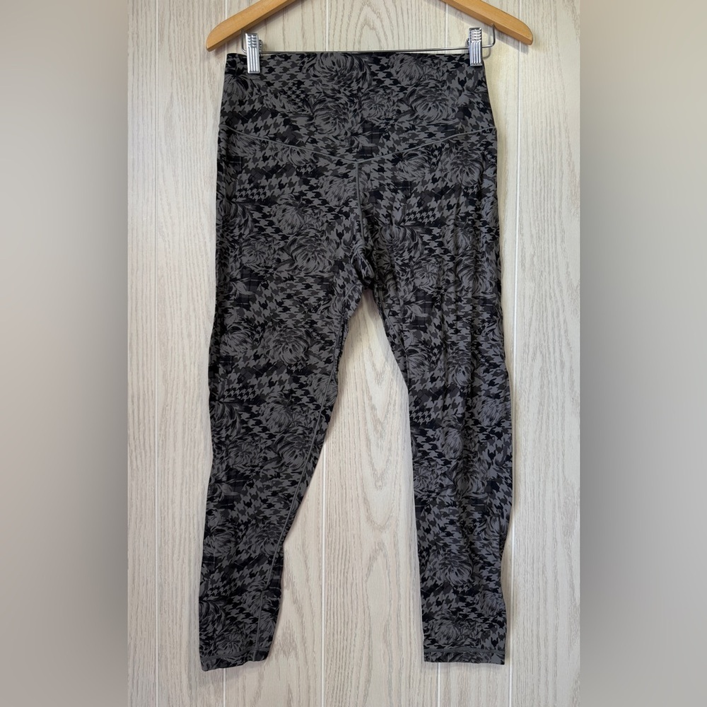 Offline by Aerie High Rise 7/8 Leggings Gray Floral Camo Size L EUC